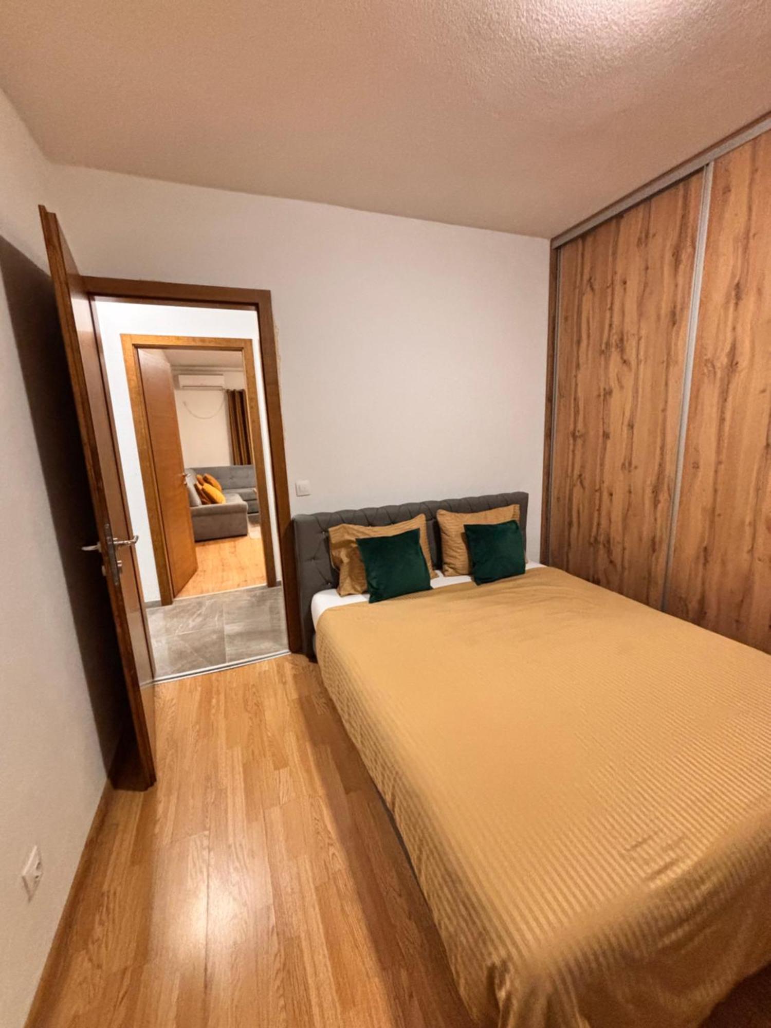 R-Residency Ll Apartment บันยาลูกา ภายนอก รูปภาพ